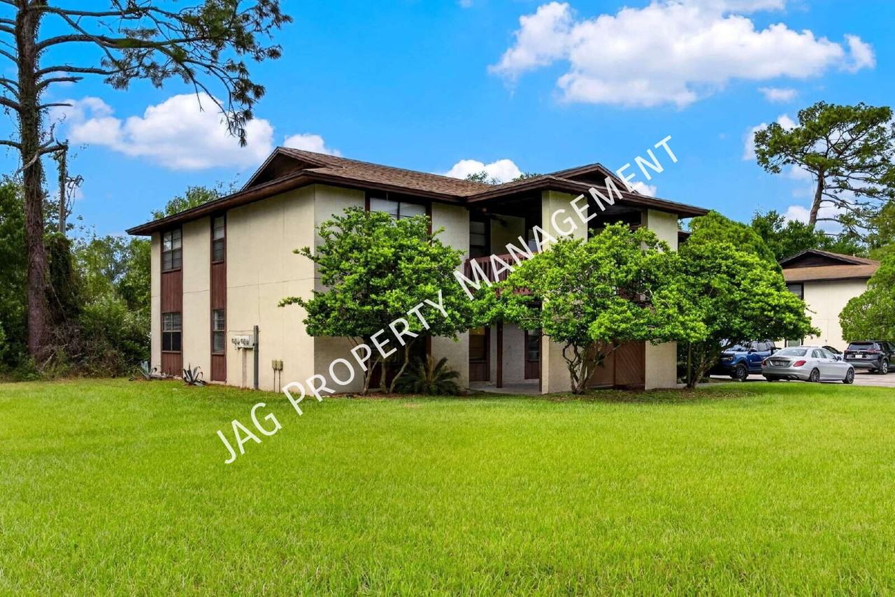 482 Bentwood Ln