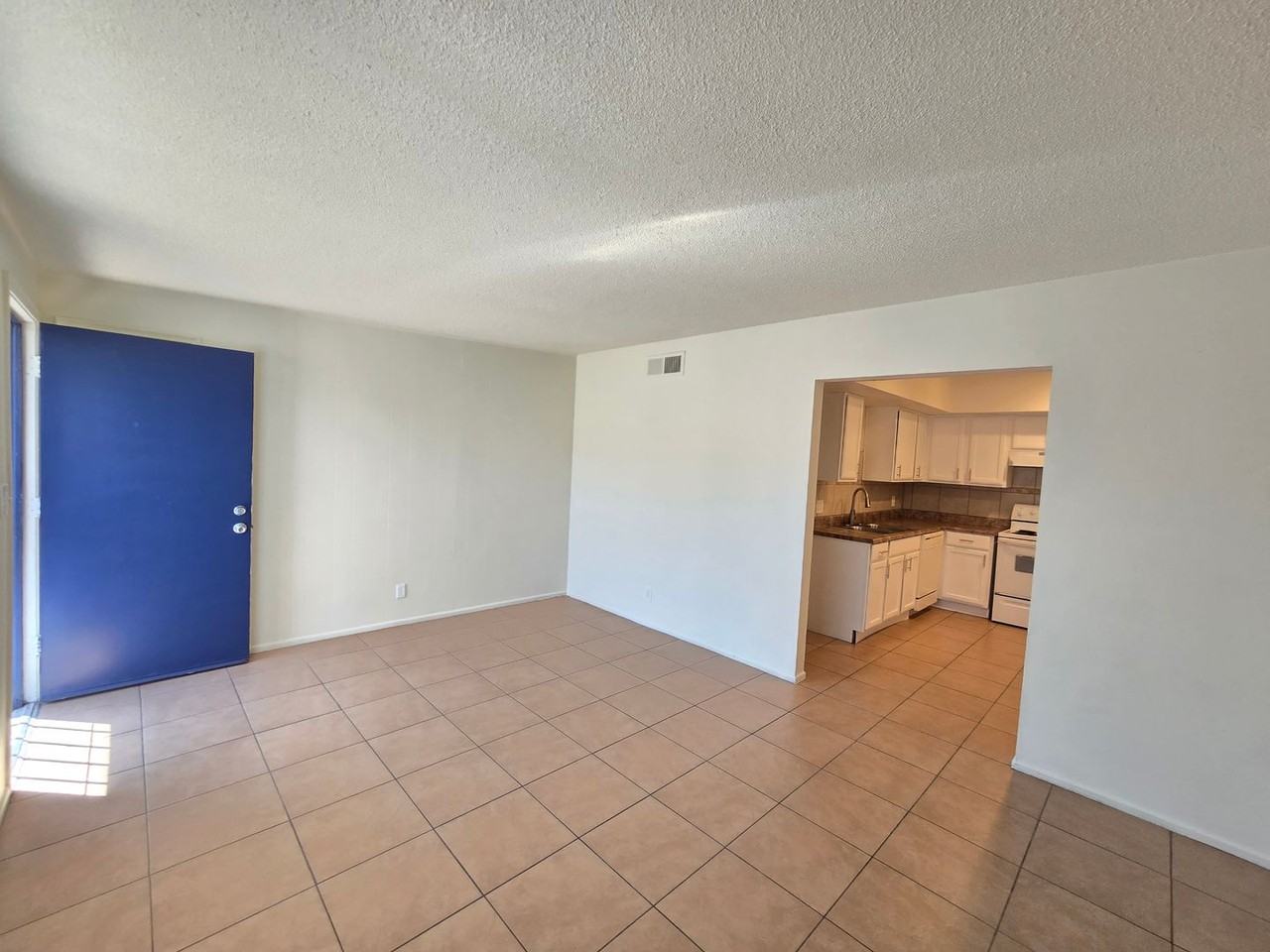 524 W Malibu Dr #1 - Photo 4 of 16