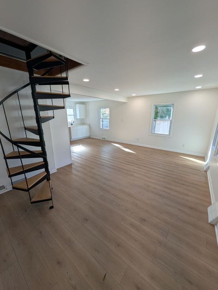 30901 Pershing St - Photo 2 of 15