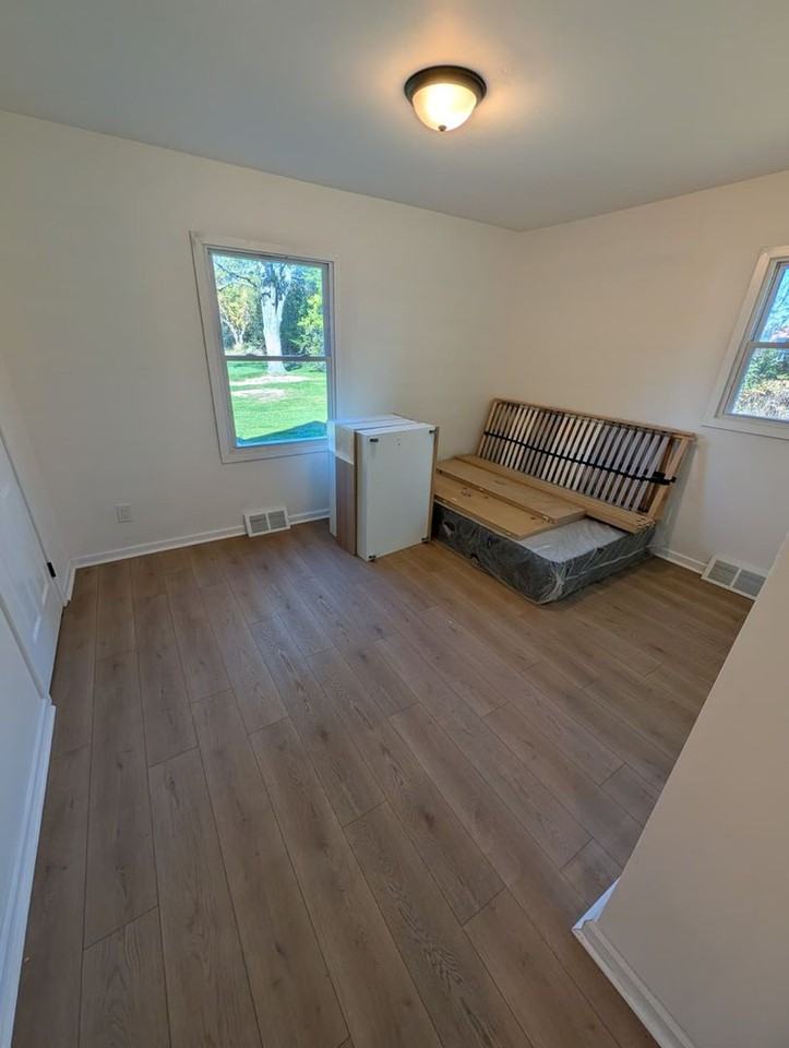 30901 Pershing St - Photo 6 of 15