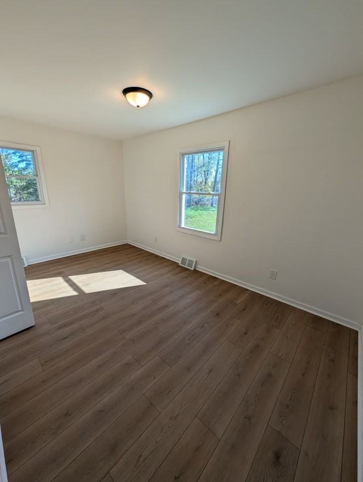 30901 Pershing St - Photo 7 of 15