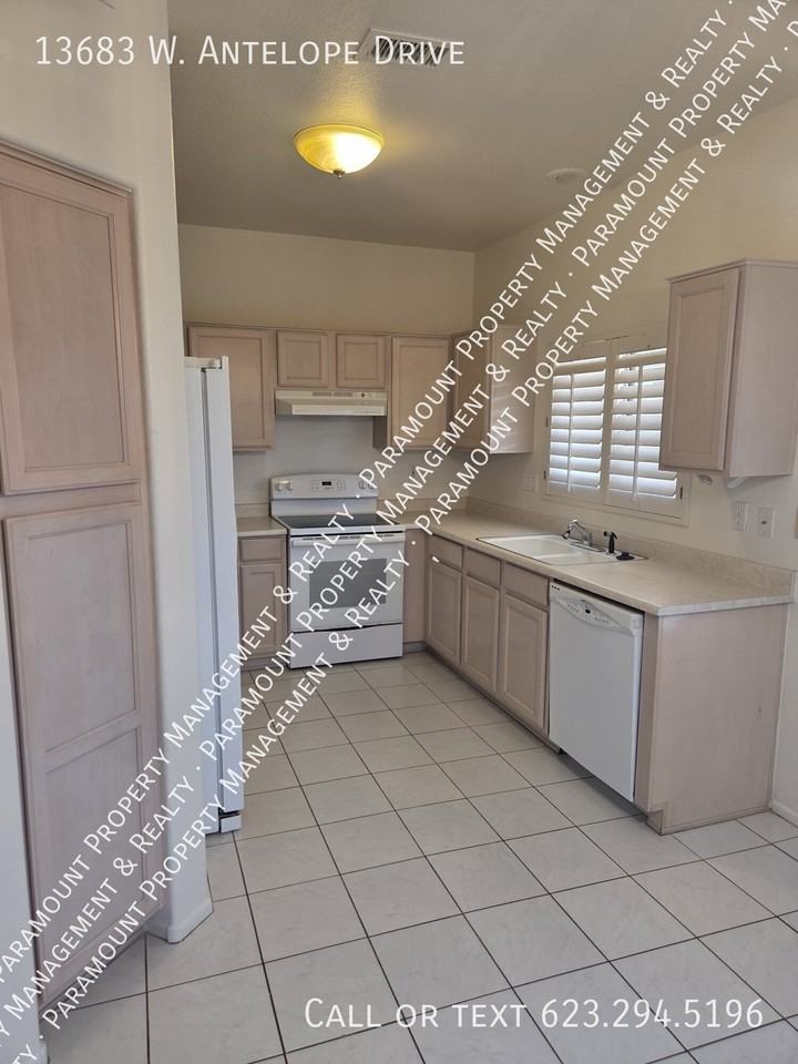 13683 W Antelope Dr - Photo 6 of 23