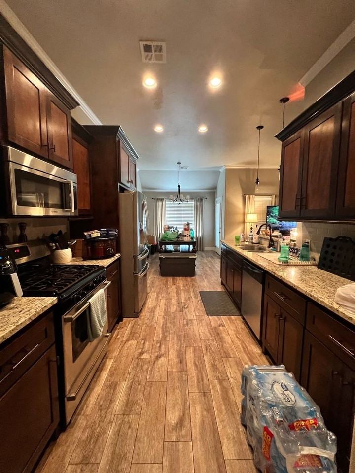 6525 Bentley Dr - Photo 4 of 15
