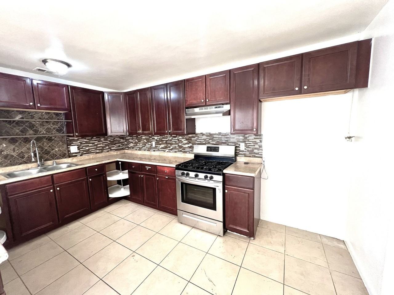 3165 Alameda Ct - Photo 4 of 28