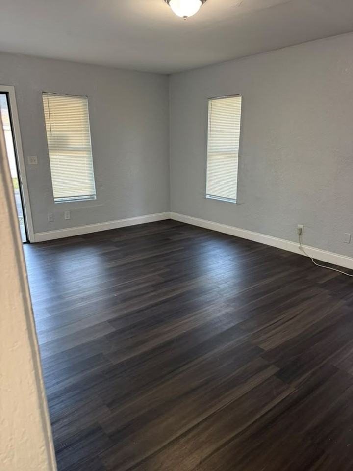 1781 Francis St - Photo 2 of 11