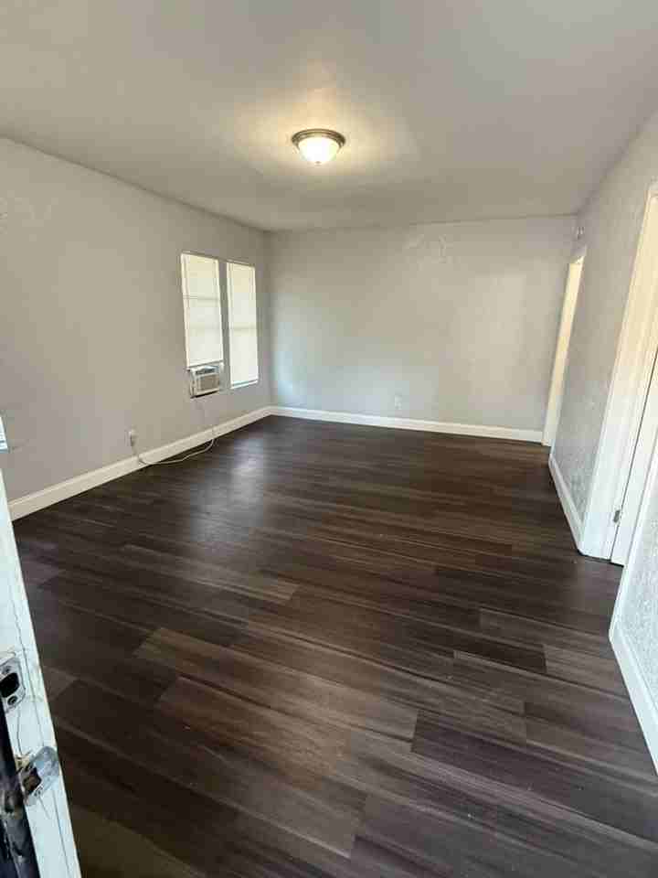 1781 Francis St - Photo 4 of 11