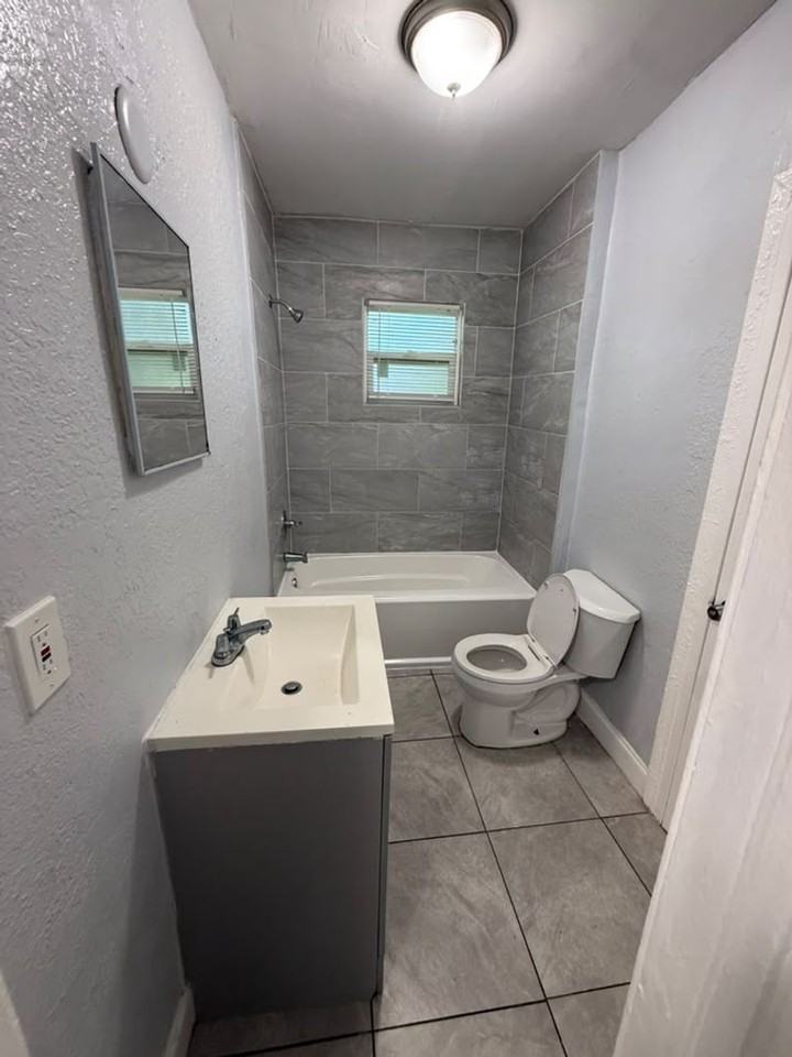 1781 Francis St - Photo 7 of 11