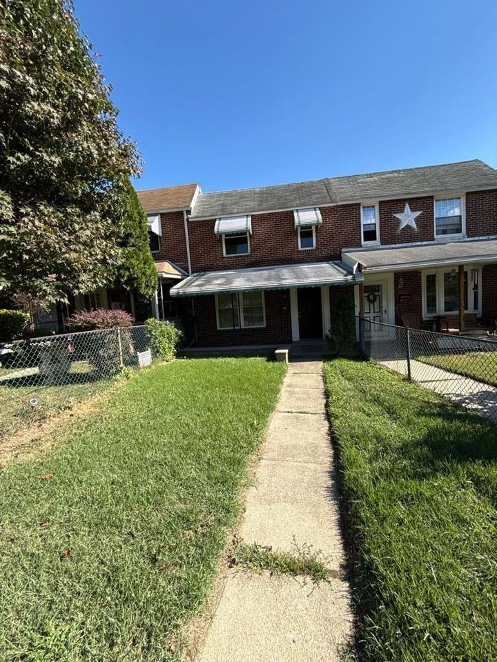7543 Berkshire Rd - Photo 2 of 40