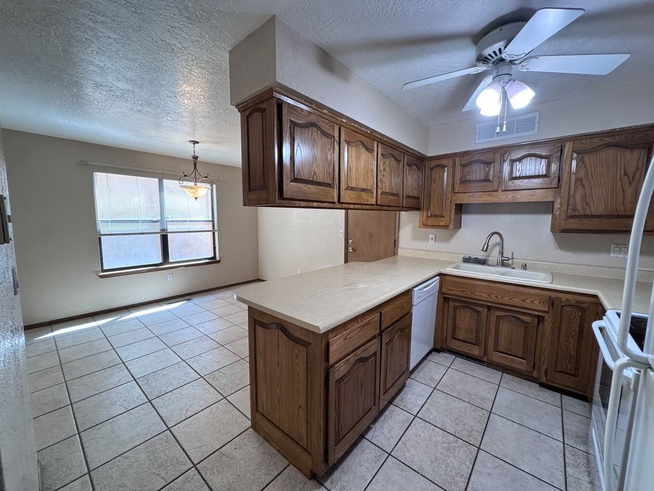 850 Southeast Cir Nw - Photo 3 of 17