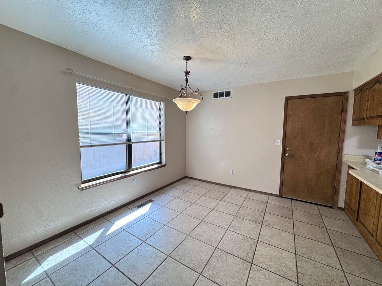 850 Southeast Cir Nw - Photo 5 of 17