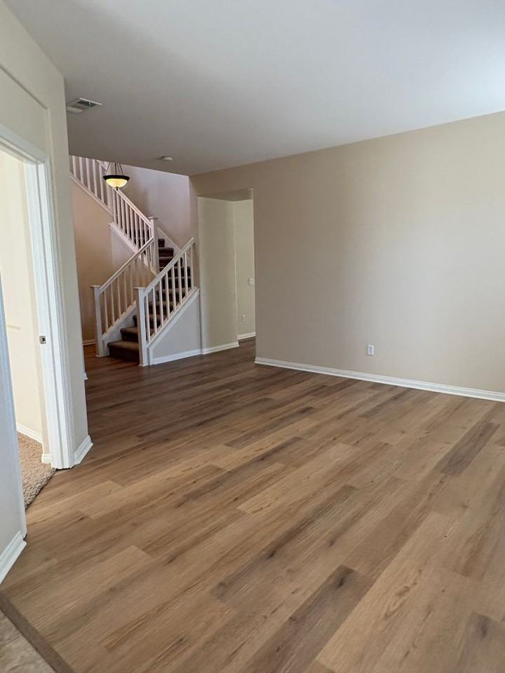 42320 Columbia Ct - Photo 3 of 45