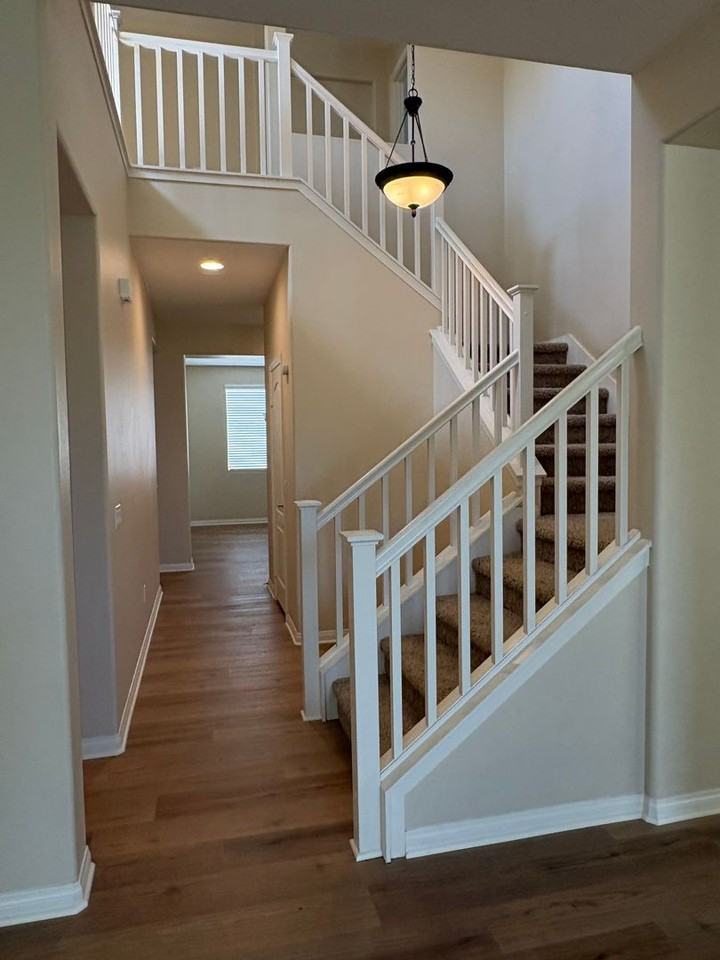 42320 Columbia Ct - Photo 5 of 45