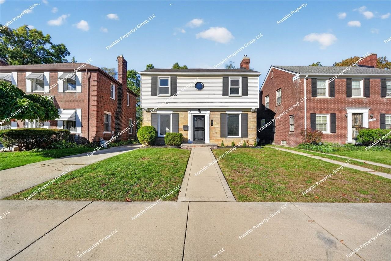 19467 Pinehurst St - Photo 2 of 44