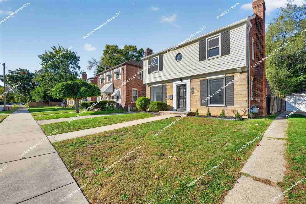 19467 Pinehurst St - Photo 3 of 44