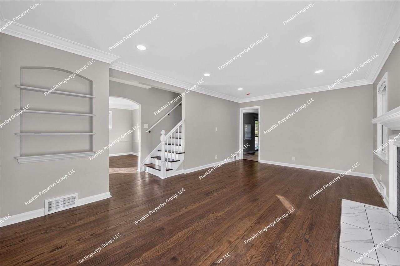 19467 Pinehurst St - Photo 6 of 44
