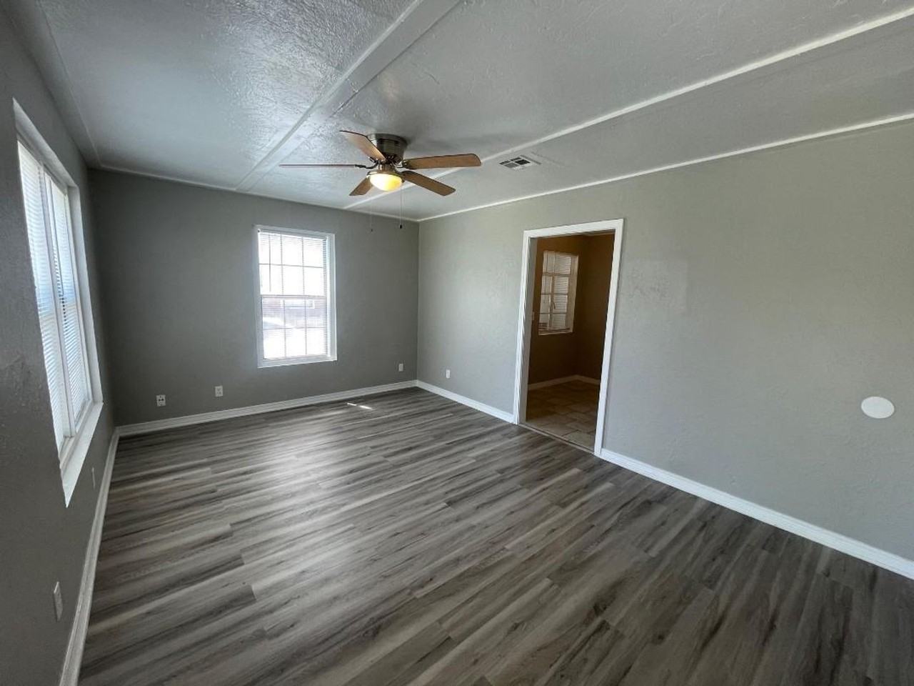 1133 Arkansas St - Photo 2 of 11