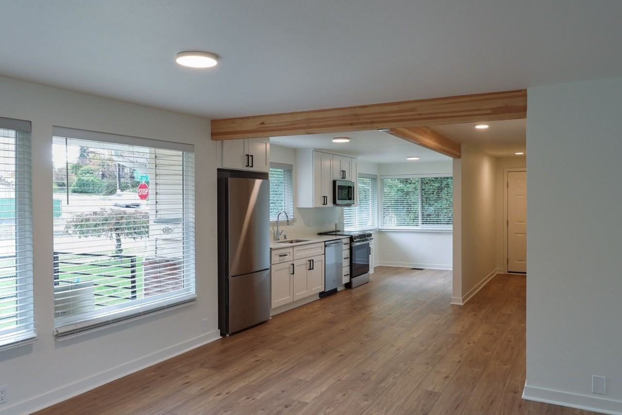 7531 13th Ave Sw - Photo 2 of 20