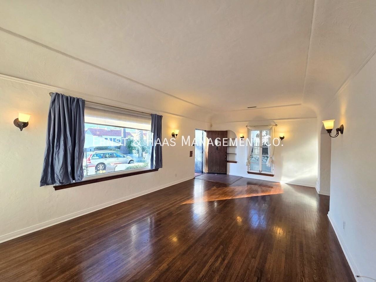 152 Granada Ave - Photo 4 of 27