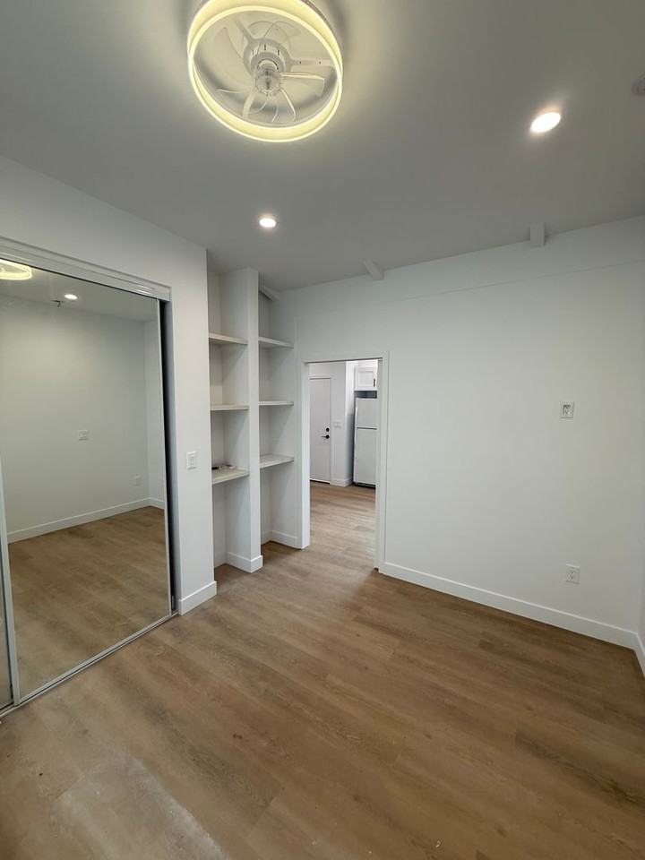 710 Venice Way - Photo 6 of 8