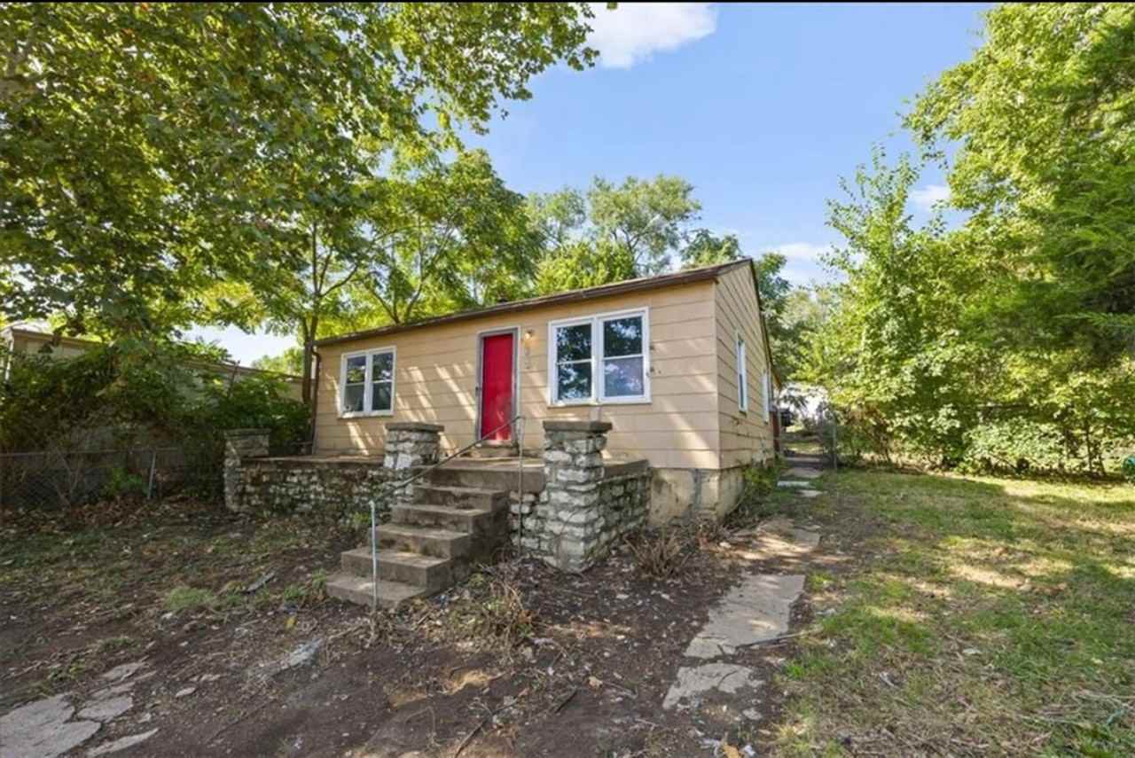 1134 Merriam Ln - Photo 2 of 7