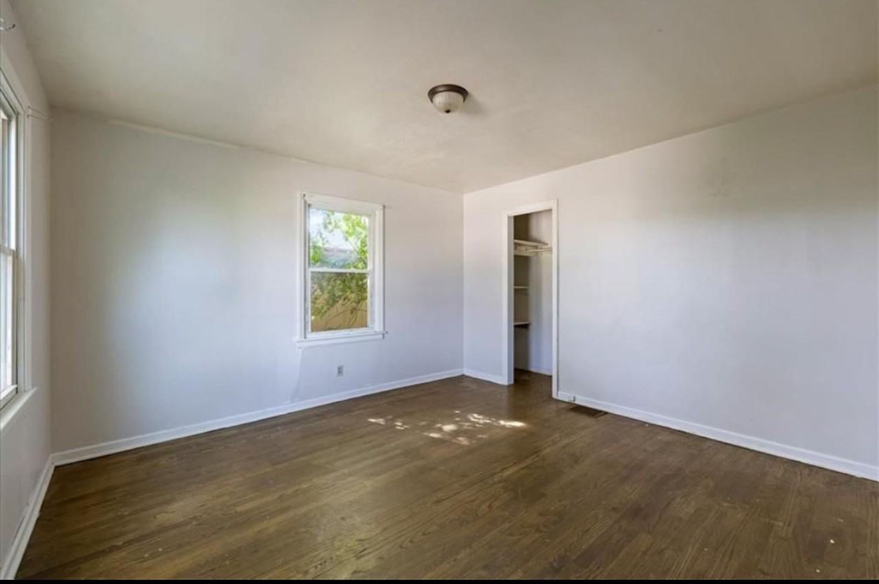 1134 Merriam Ln - Photo 3 of 7
