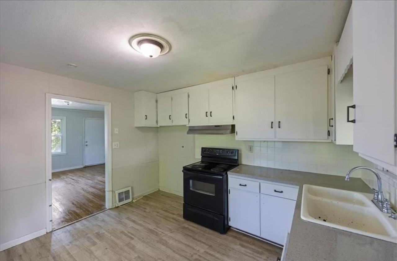 1134 Merriam Ln - Photo 4 of 7