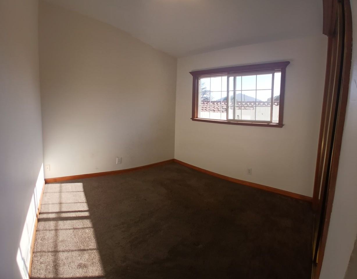 2042 Hays St - Photo 7 of 31