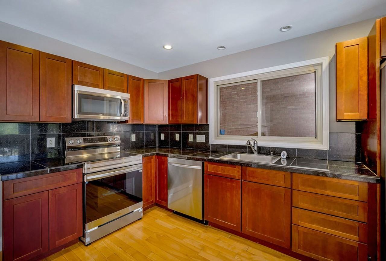 2132 Gilbert Ave - Photo 3 of 31
