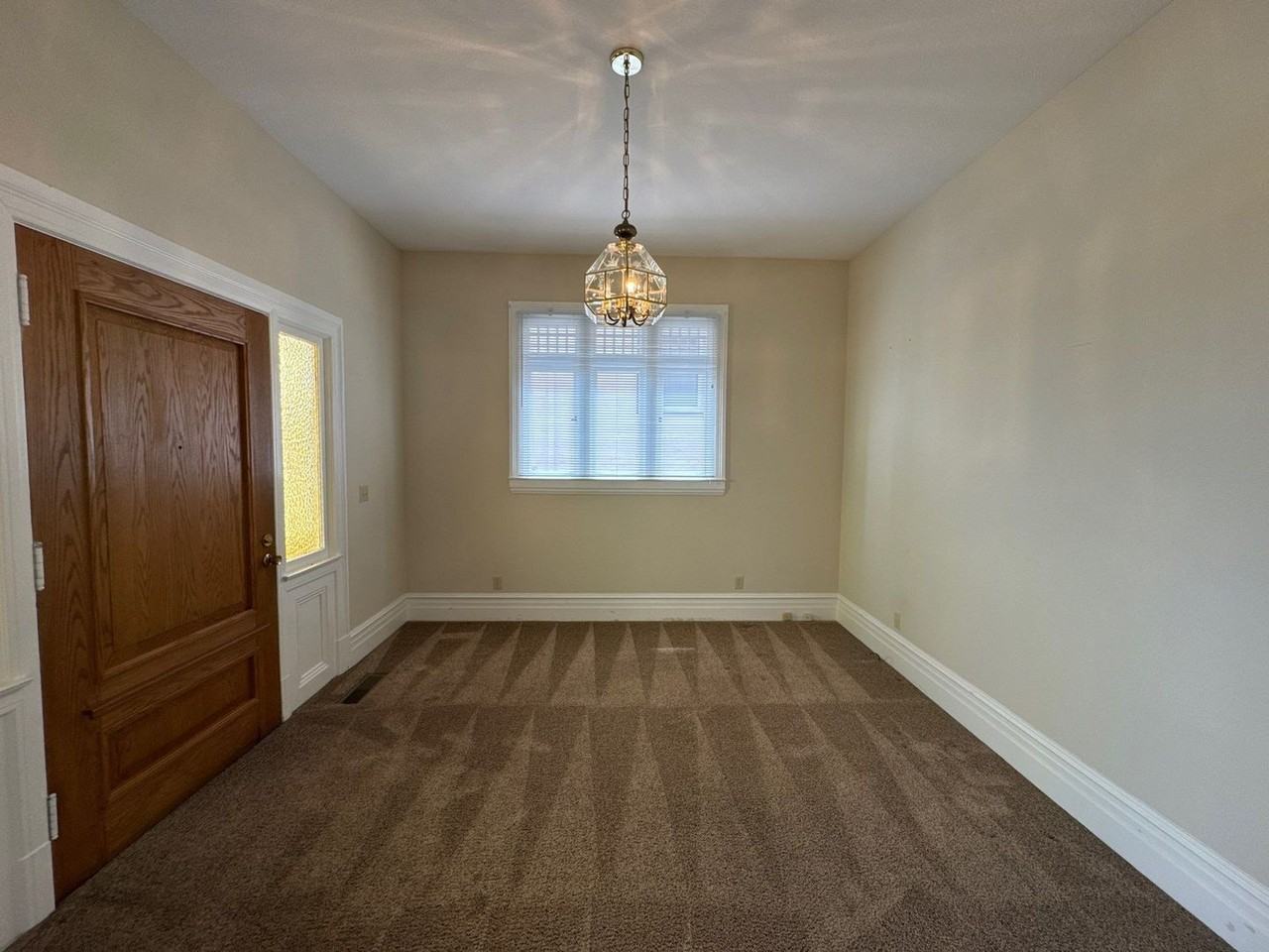 499 Laine St - Photo 4 of 21