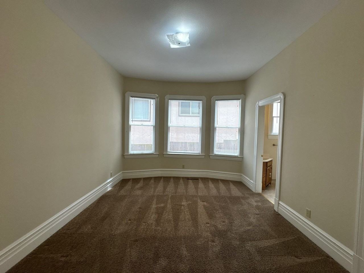 499 Laine St - Photo 6 of 21