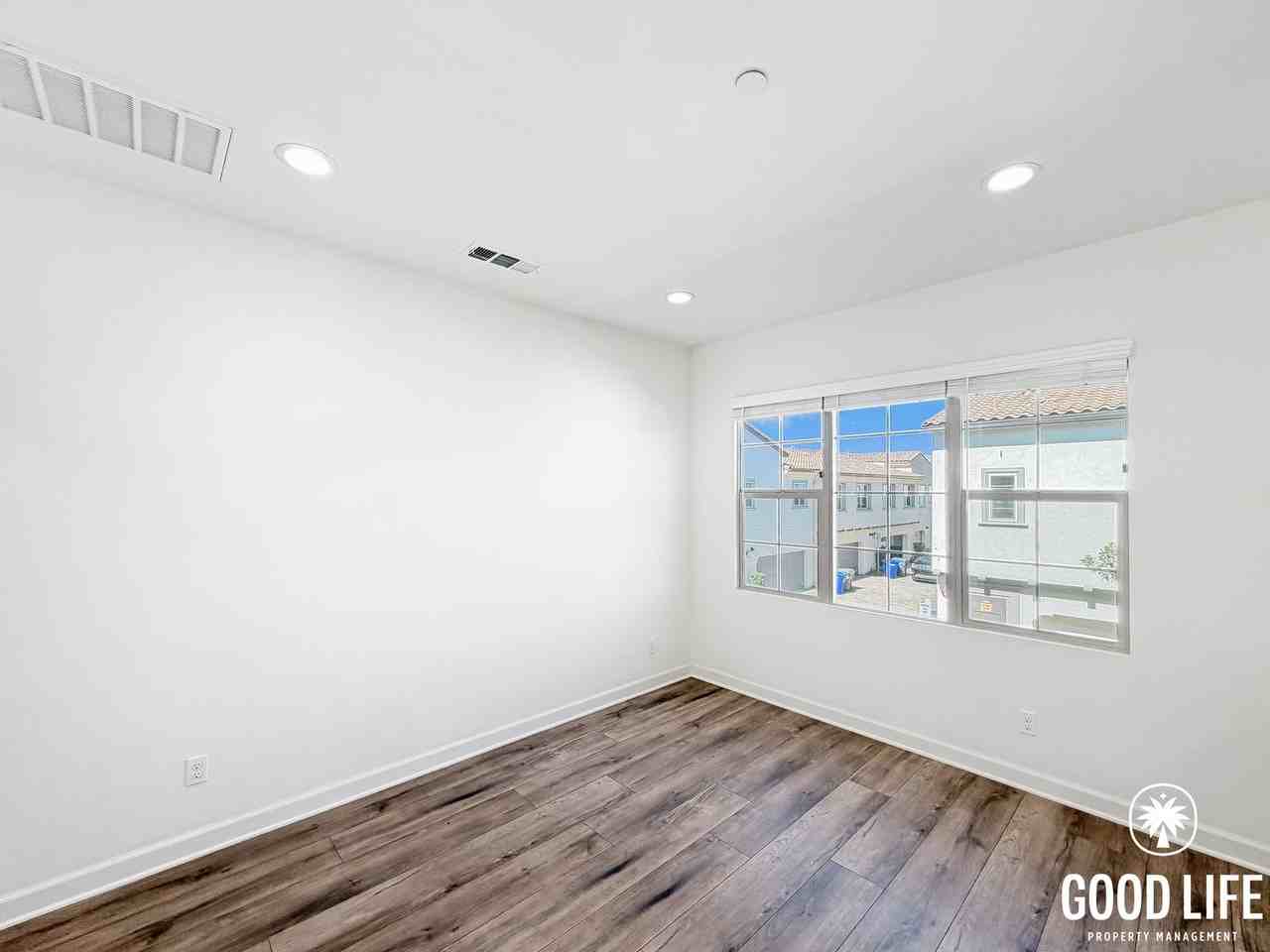 866 Slate St - Photo 2 of 23