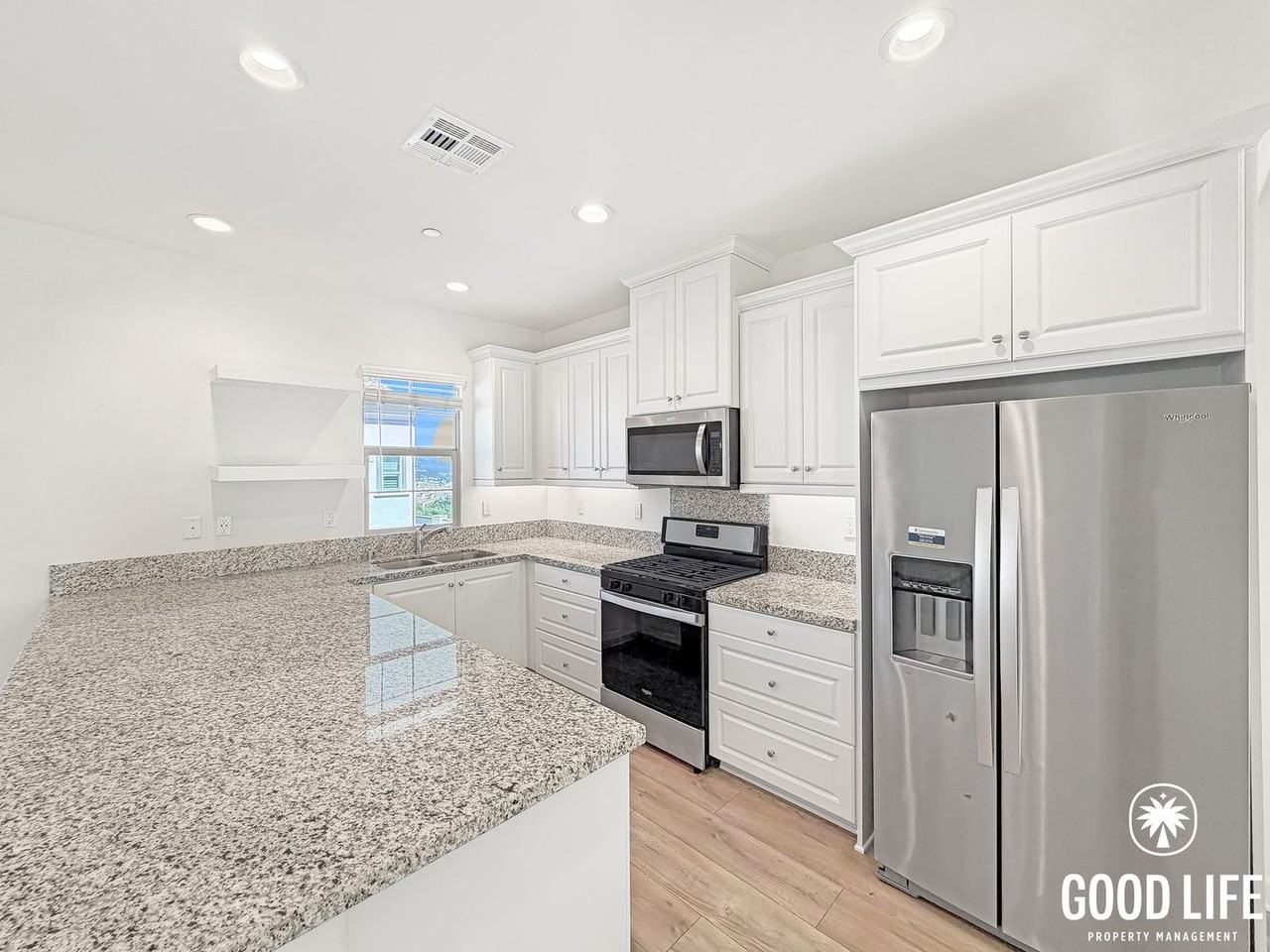 866 Slate St - Photo 3 of 23