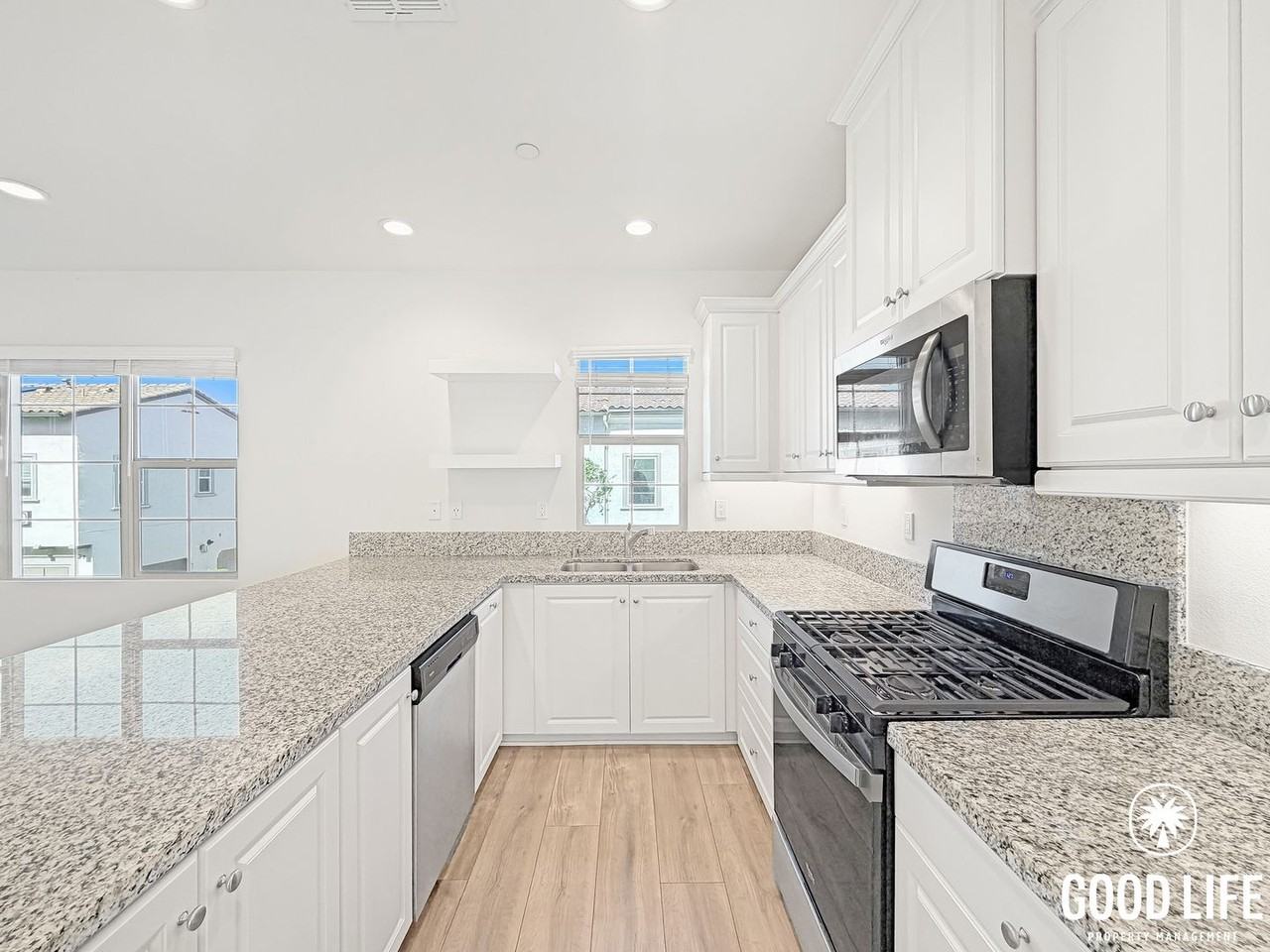 866 Slate St - Photo 5 of 23