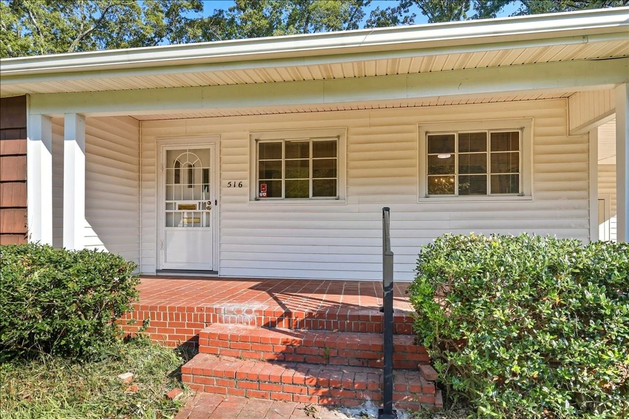 516 Naples Rd - Photo 4 of 32