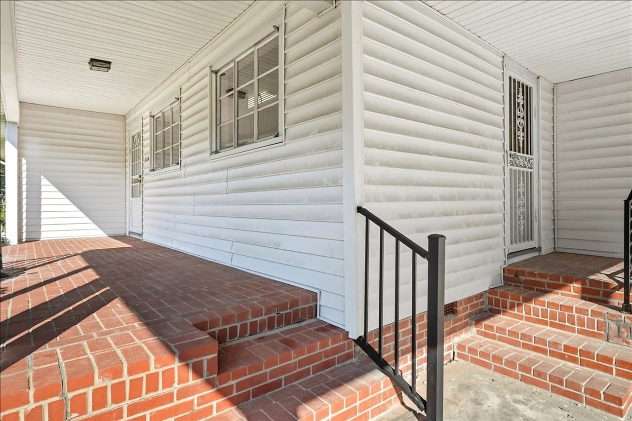 516 Naples Rd - Photo 5 of 32
