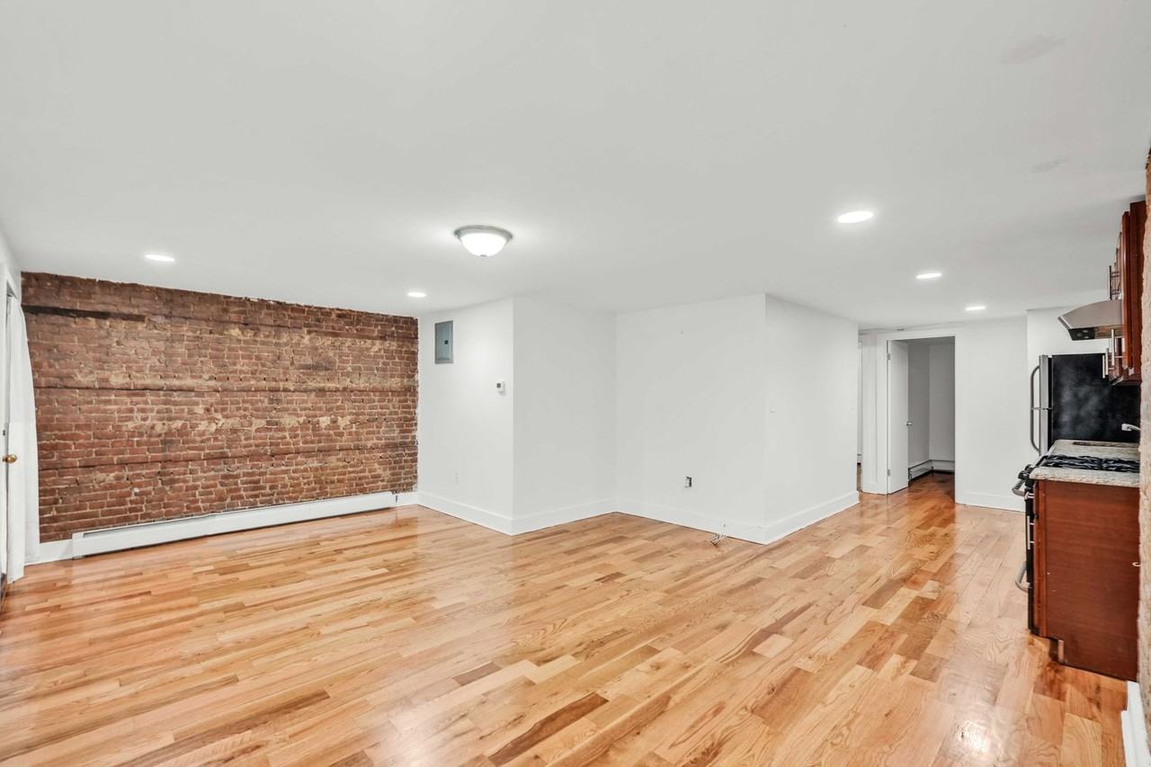 928 Lafayette Ave - Photo 4 of 16
