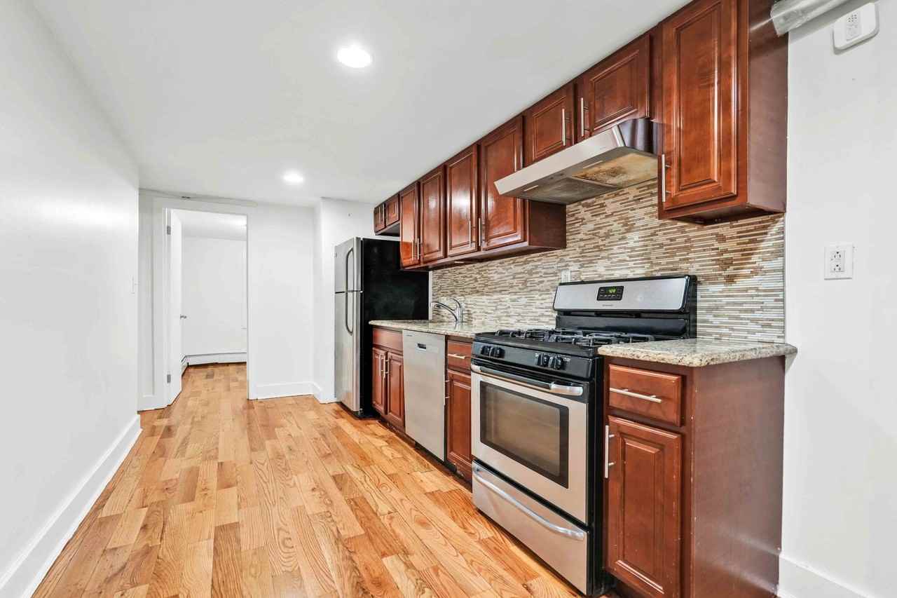 928 Lafayette Ave - Photo 6 of 16