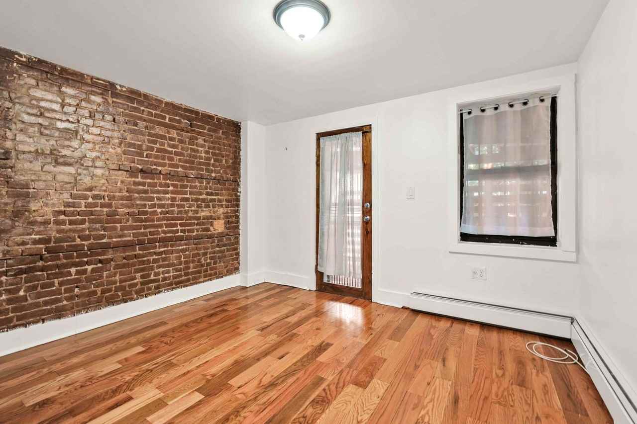 928 Lafayette Ave - Photo 7 of 16