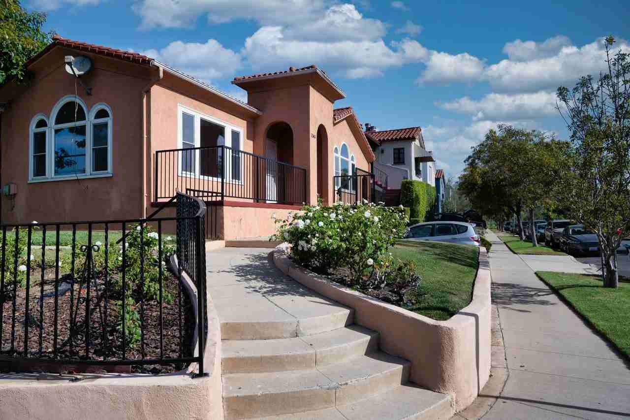 1563 S Sierra Bonita Ave - Photo 3 of 22