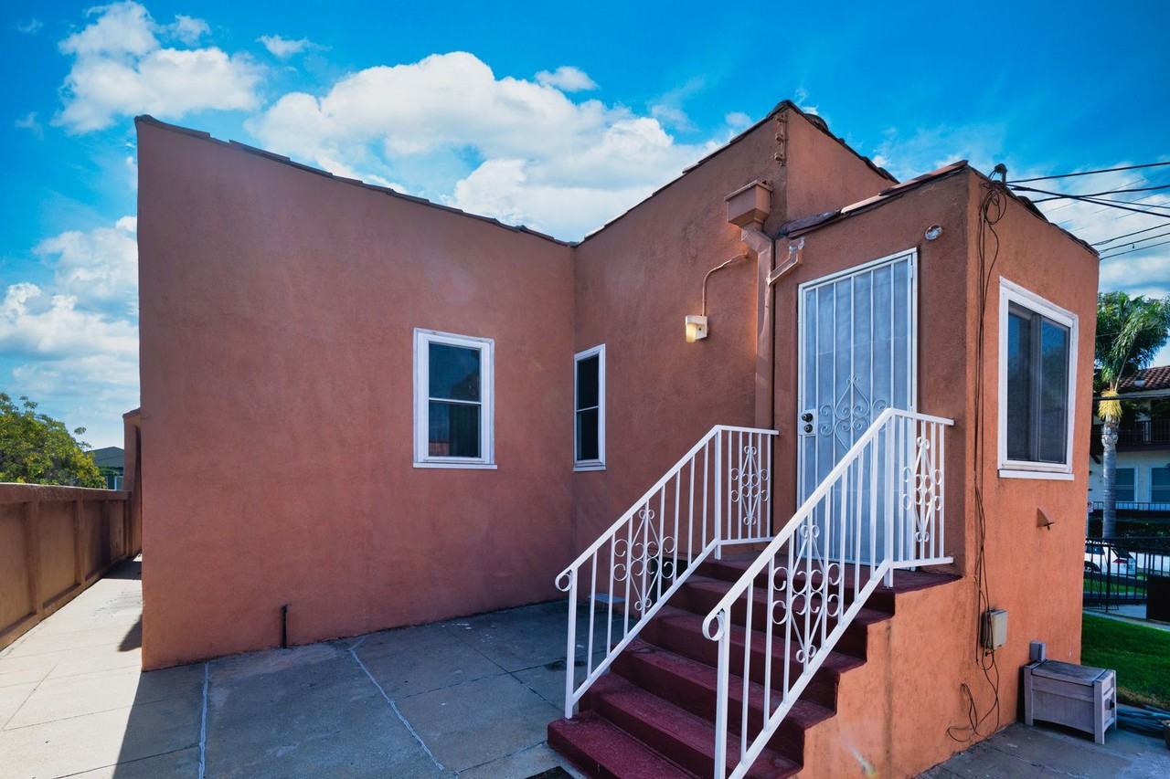 1563 S Sierra Bonita Ave - Photo 5 of 22