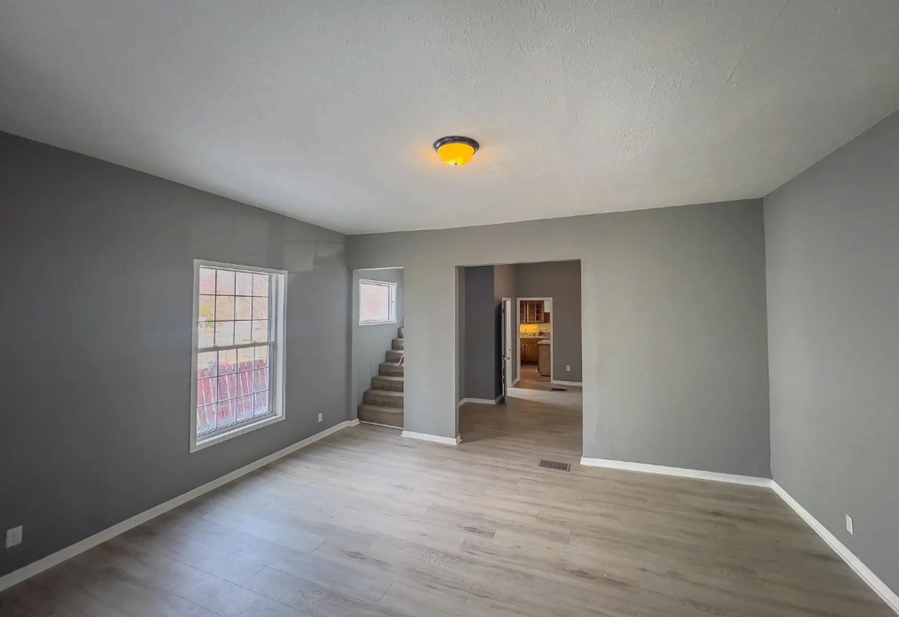 1226 N Grand River Ave - Photo 5 of 21