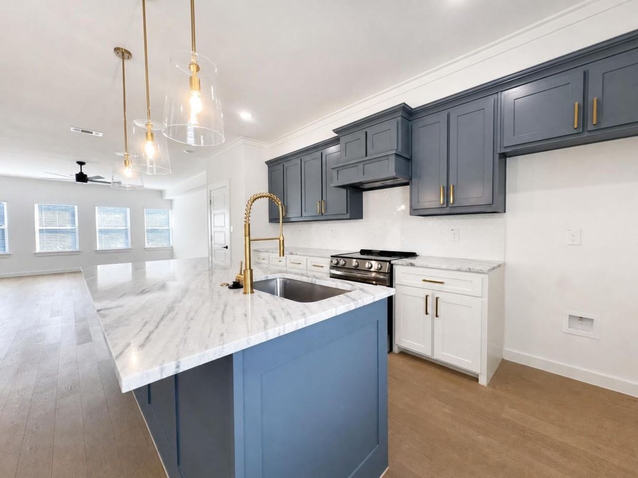 2737 Azalea Park Cir - Photo 3 of 21