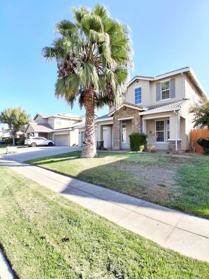 2551 S Lind Ave - Photo 2 of 30