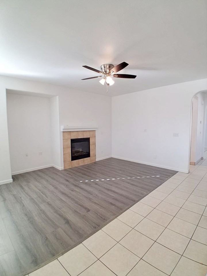 2551 S Lind Ave - Photo 6 of 30
