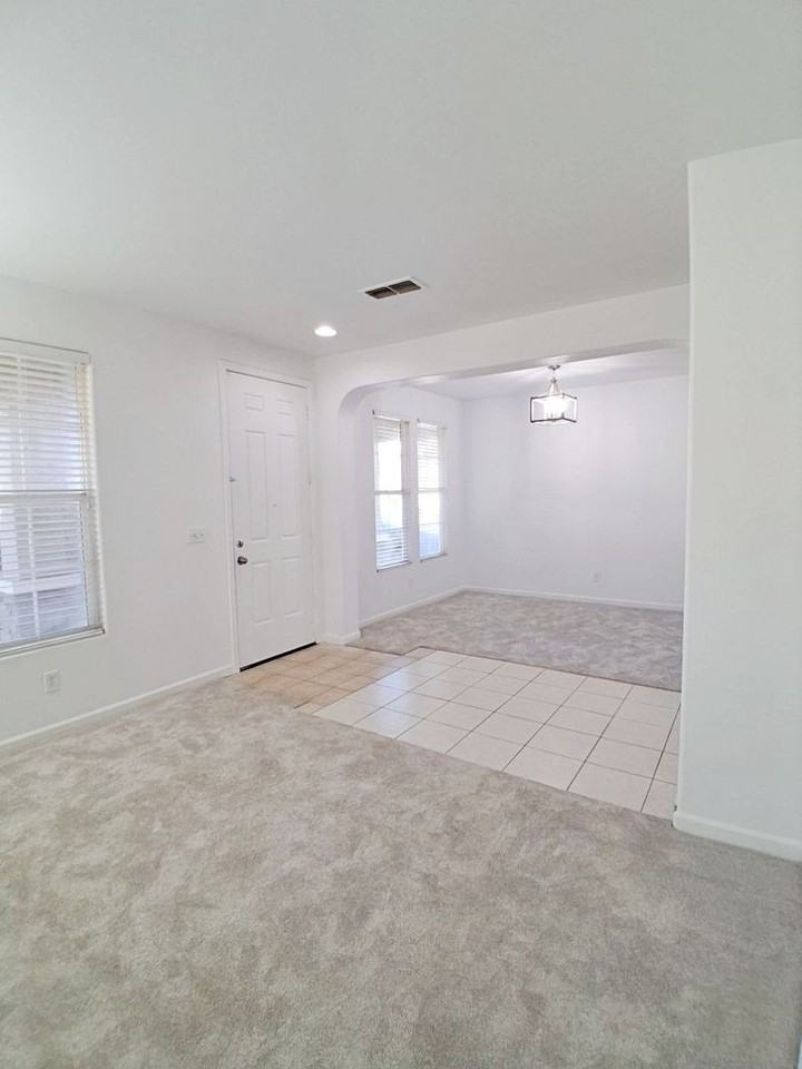 2551 S Lind Ave - Photo 7 of 30