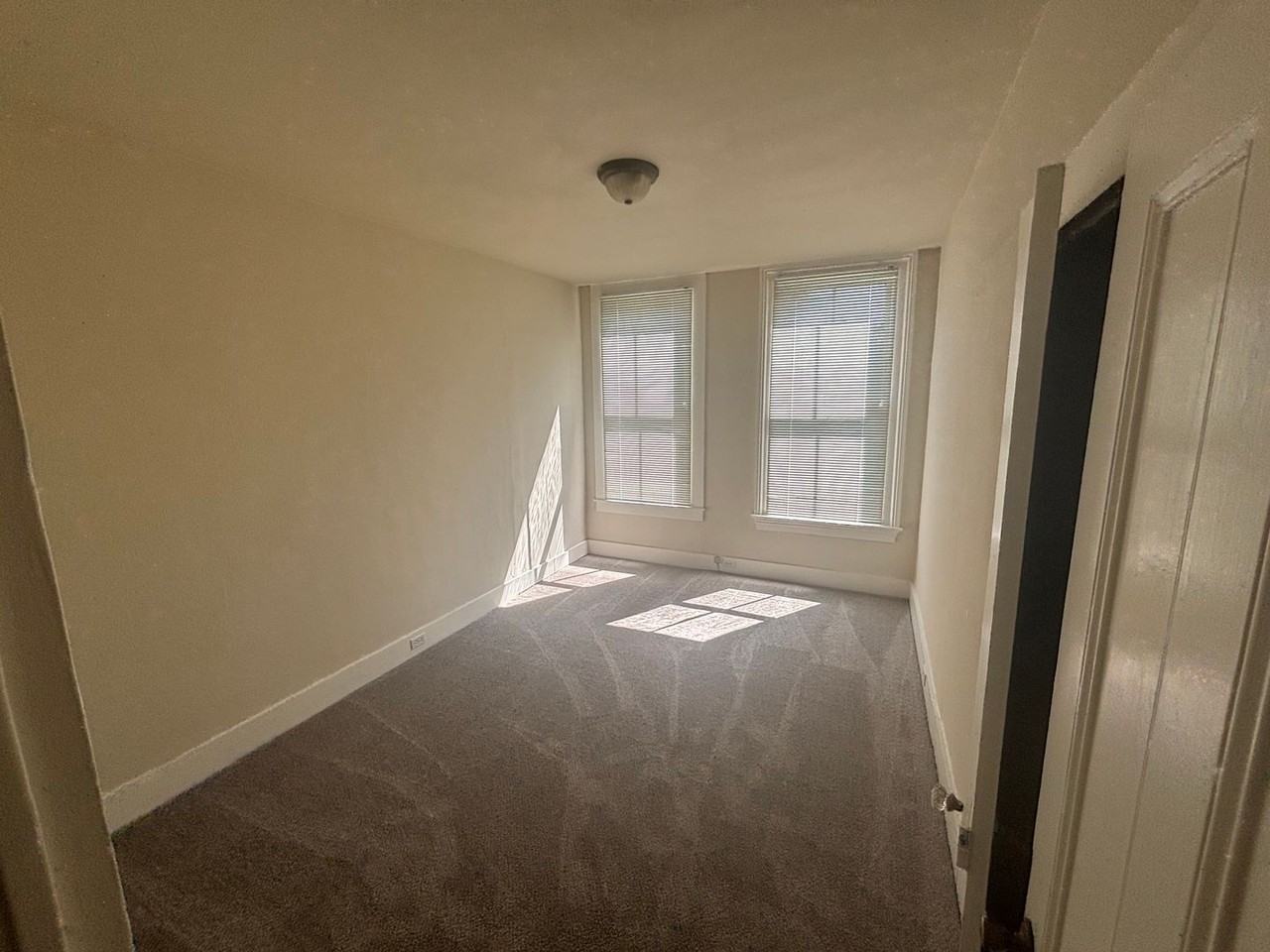 322 Castillo St - Photo 6 of 10