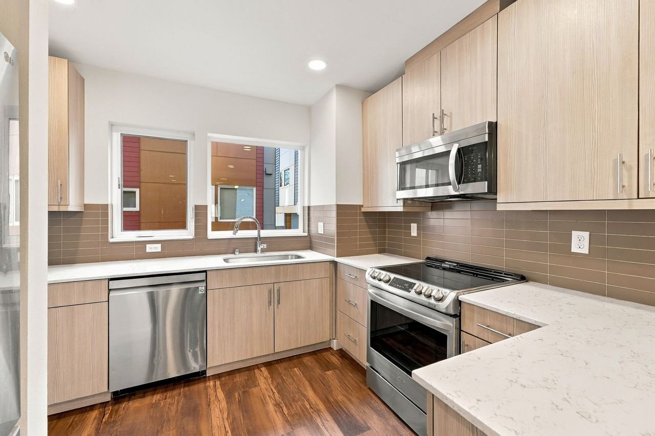 12516 15th Ave Ne - Photo 5 of 14