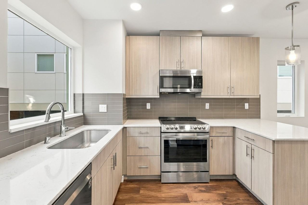 12516 15th Ave Ne - Photo 6 of 14