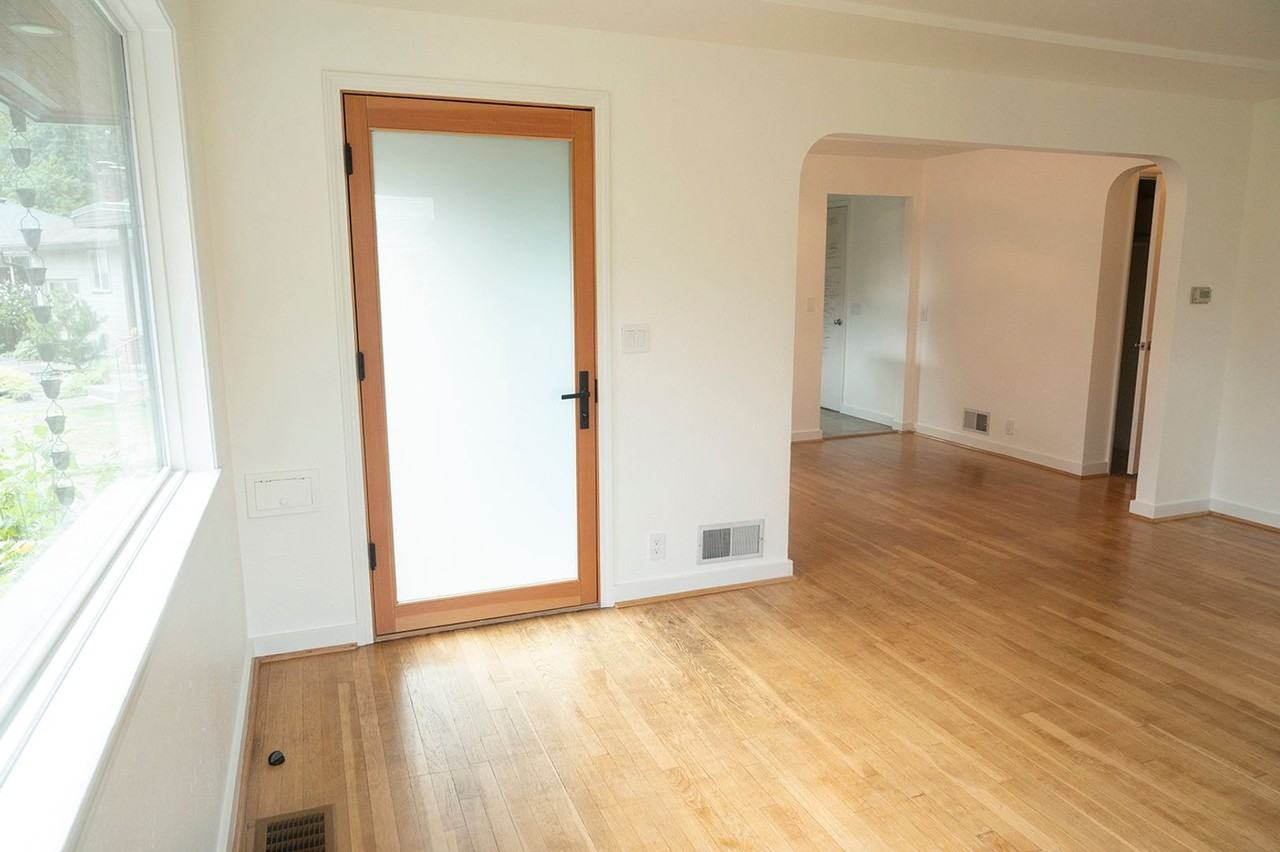 2925 Se 64th Ave - Photo 3 of 22