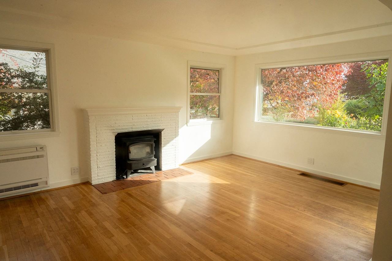 2925 Se 64th Ave - Photo 4 of 22